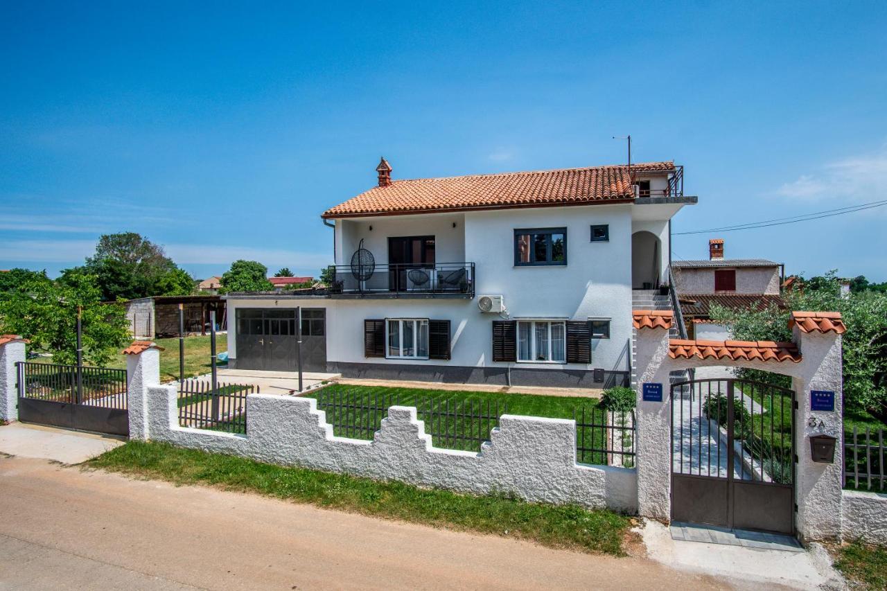 House Nada Apartman Muntic Екстер'єр фото