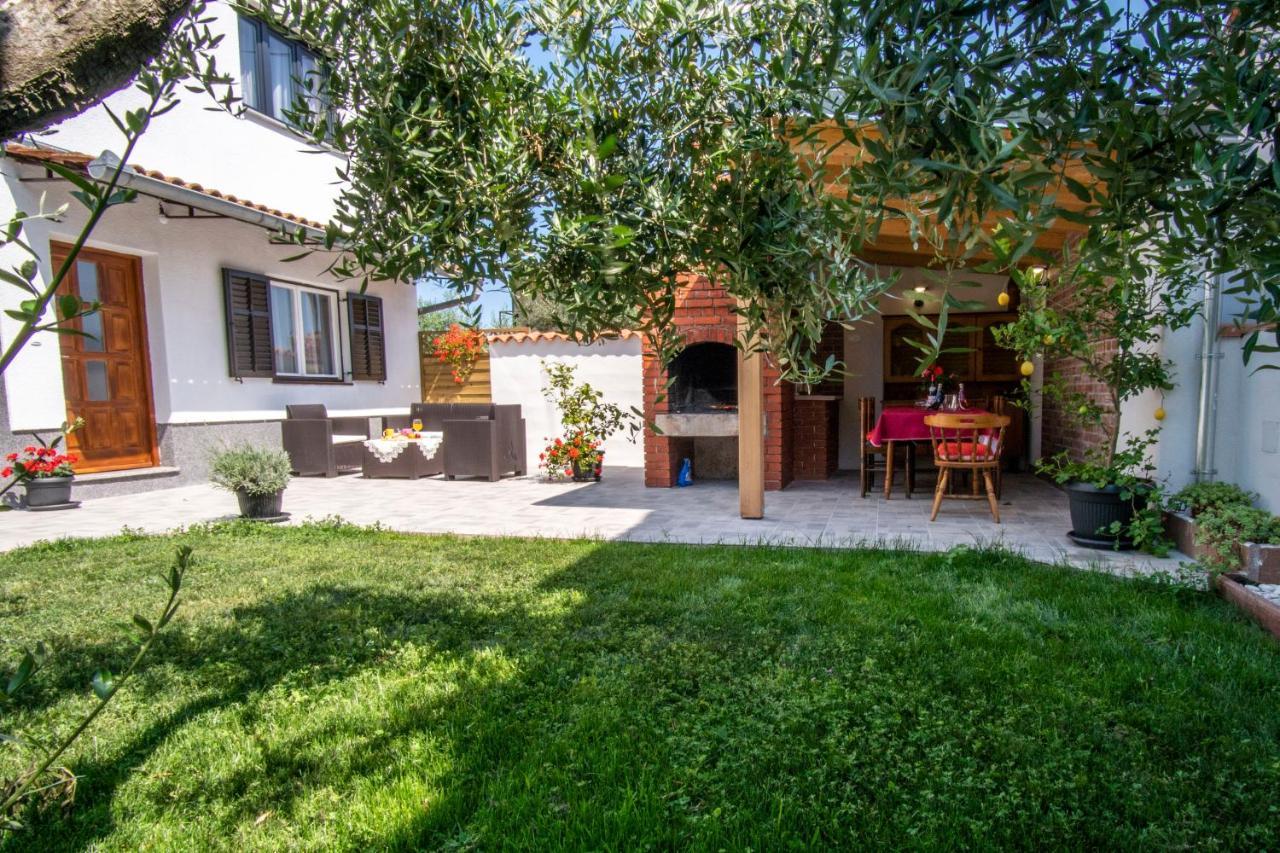 House Nada Apartman Muntic Екстер'єр фото