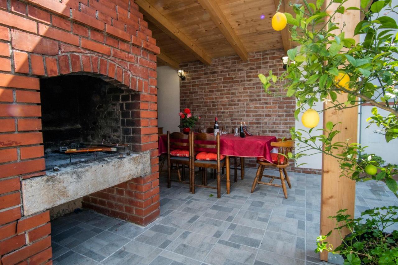 House Nada Apartman Muntic Екстер'єр фото