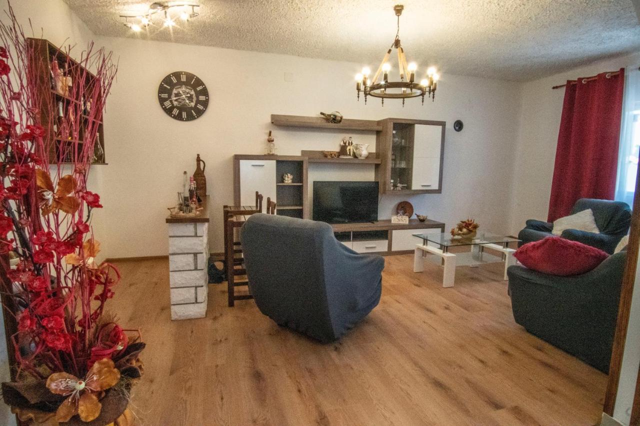 House Nada Apartman Muntic Екстер'єр фото